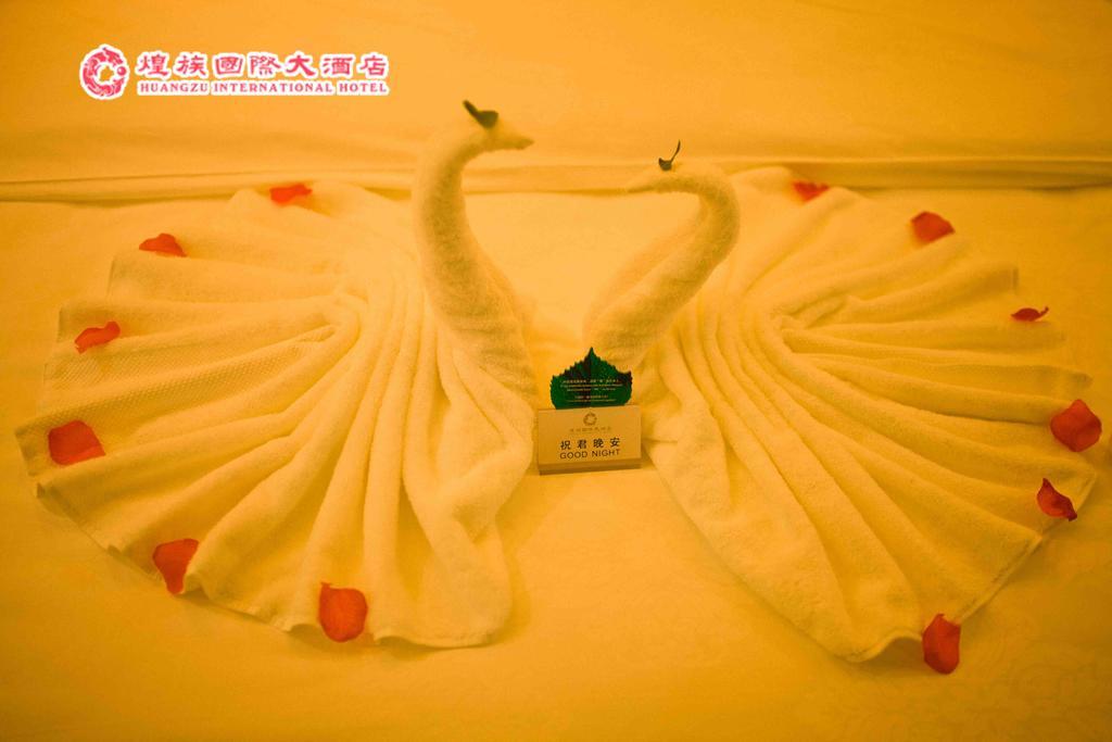 Huangzu International Hotel Хуайхуа Екстериор снимка